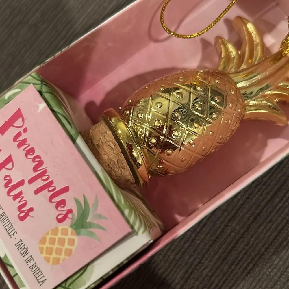 Pineapples and Palms Gold Pineapple Bottle Stopper NIB